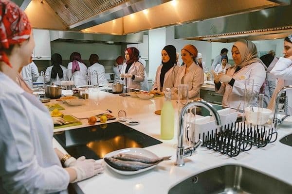 Biruni University Programs - Ranking & Tuition Fees جامعة البيروني في اسطنبول - رسوم التخصصات - ترتيب الجامعة- chemistry lab 22.jpg